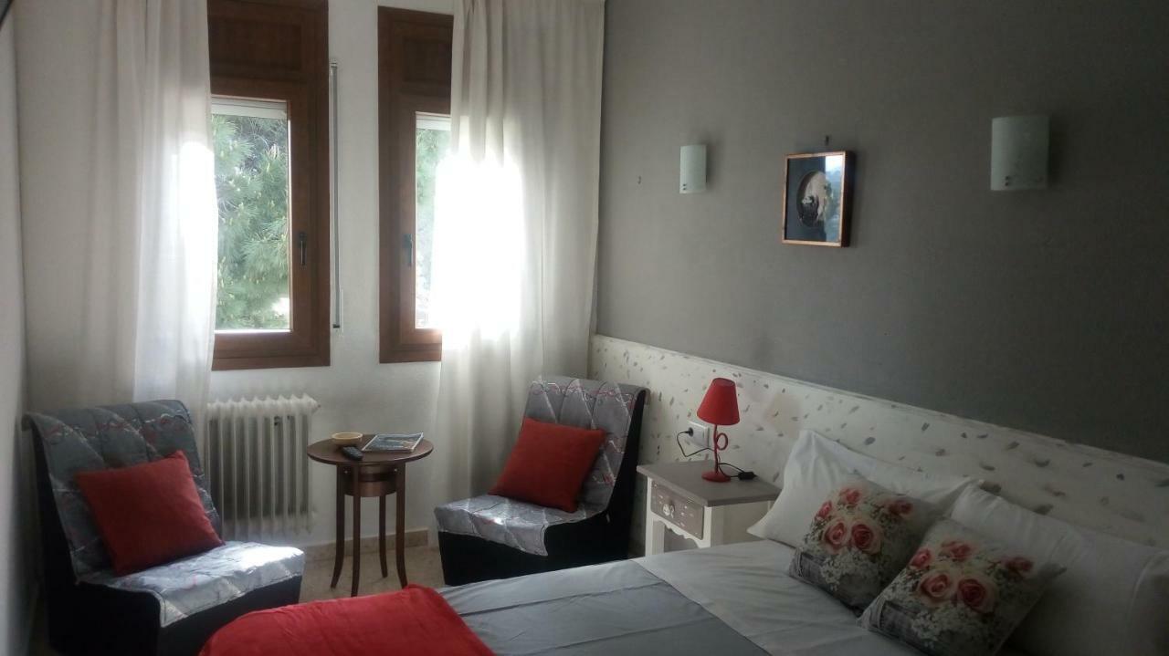Hostal Los Pinares Lloret de Mar Zewnętrze zdjęcie
