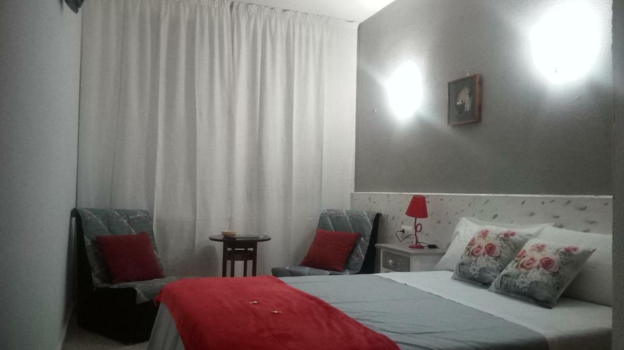 Hostal Los Pinares Lloret de Mar Zewnętrze zdjęcie